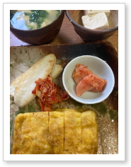 豆腐とニラの味噌汁｜笹かまぼこ｜手作りキムチ｜コーディネートスタジオふろしき